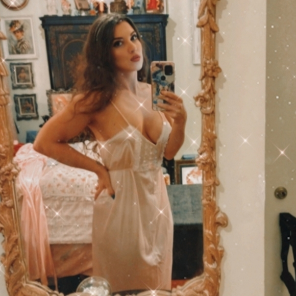 🌷Sweet and Pretty Baby Pink Timeless Classics vintage nightgown and robe. - Picture 3 of 6